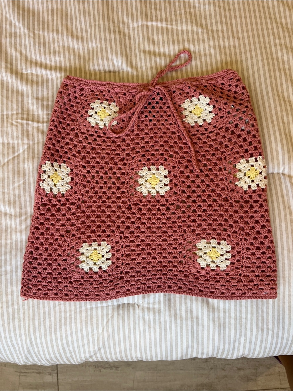 Forever 21 Rose Crochet Daisy Mini Skirt Size Small